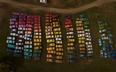 A Fleet of Aging Cars Takes a Chromatic Turn in Fred Battle’s Caravan-Sized Color Chart