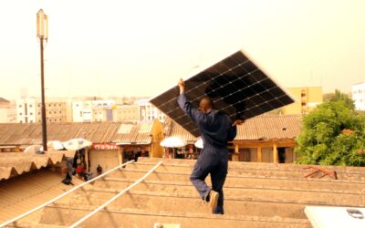 Wie RENUMESH mit einem solarbetriebenen Router für „grünes“ Internet in Uganda sorgt